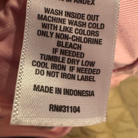 Zelos L Pink Camouflage Sports Bra with Back Cut Out
Removable Padding - Picture 9 of 10